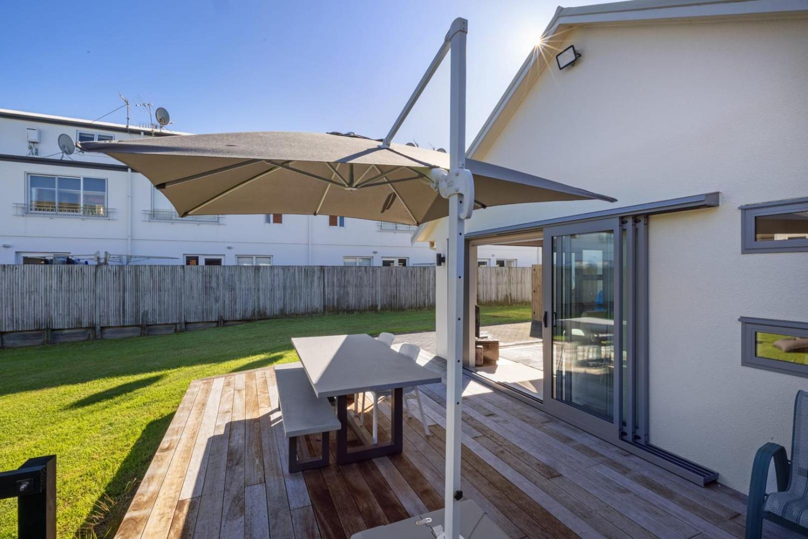Villa The Iconic Kiwi Bach, Full Site Downtown Mount à Mount Maunganui Extérieur photo