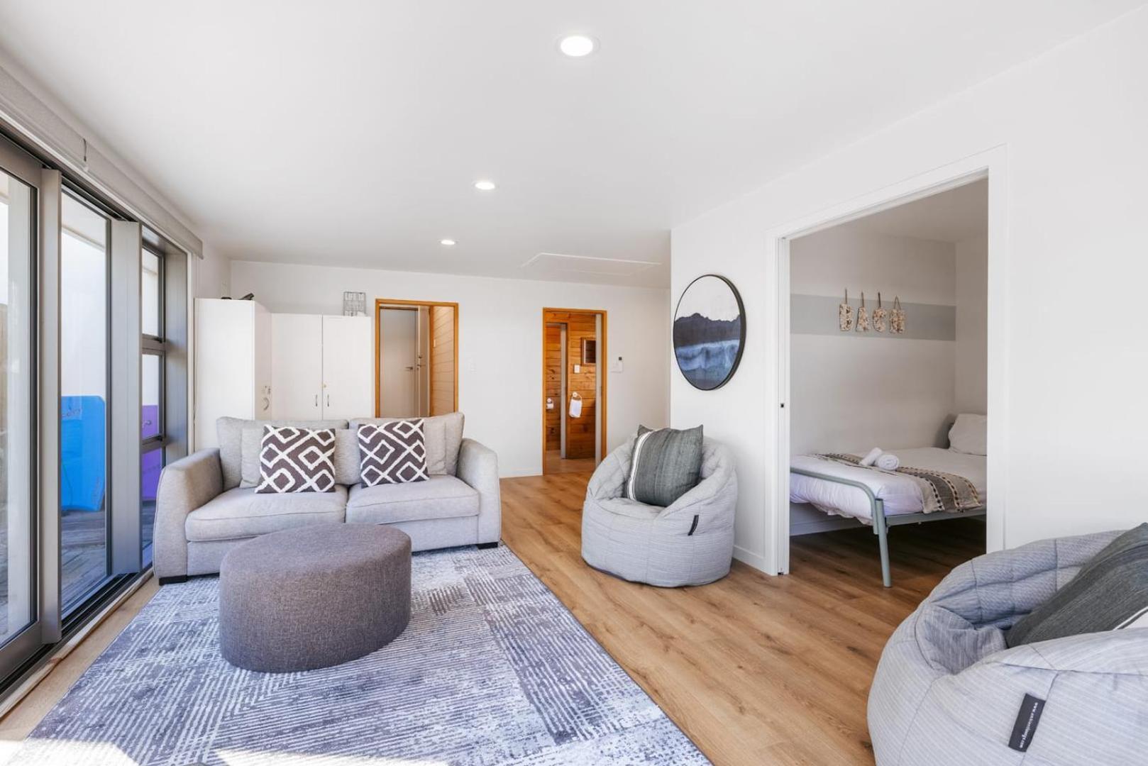 Villa The Iconic Kiwi Bach, Full Site Downtown Mount à Mount Maunganui Extérieur photo