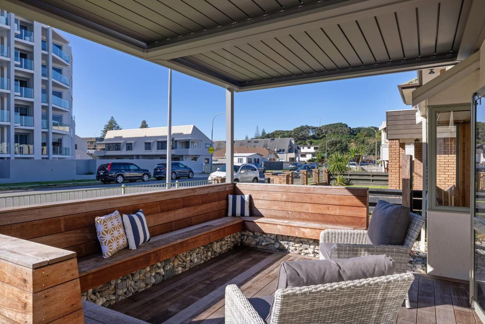 Villa The Iconic Kiwi Bach, Full Site Downtown Mount à Mount Maunganui Extérieur photo