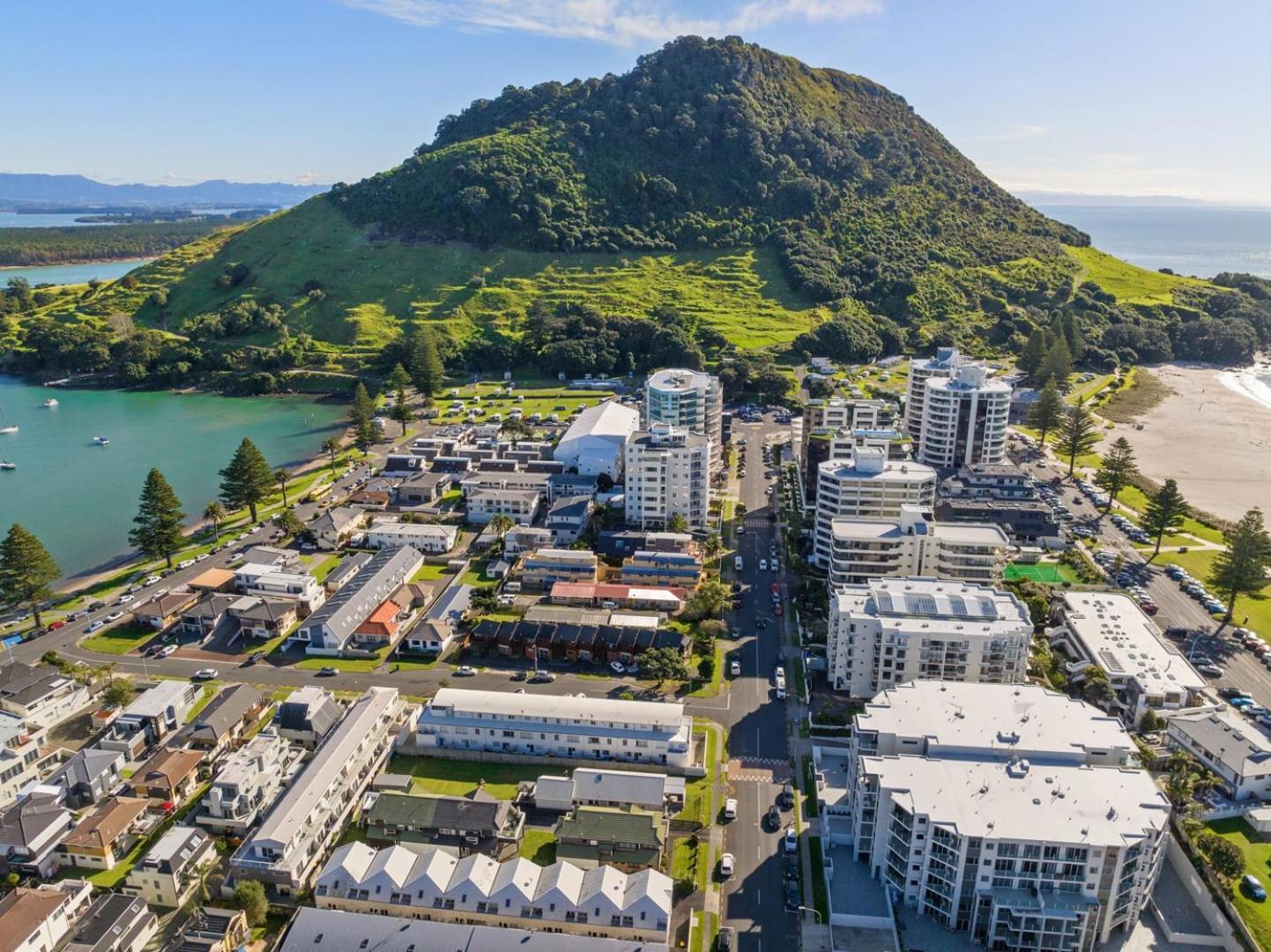 Villa The Iconic Kiwi Bach, Full Site Downtown Mount à Mount Maunganui Extérieur photo