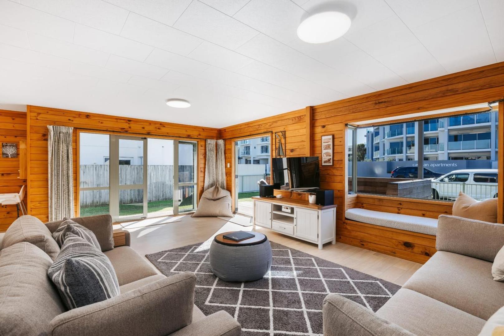 Villa The Iconic Kiwi Bach, Full Site Downtown Mount à Mount Maunganui Extérieur photo